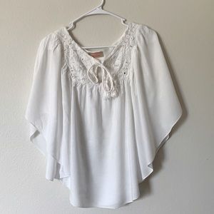 Beautiful white blouse with details in front Size S from Stradivarius